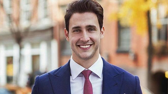 ¿Quieres una cita con el médico más guapo del mundo?