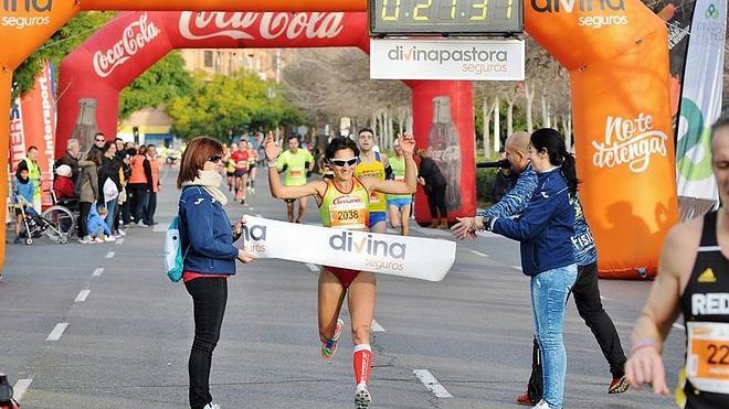 Marta Esteban y Oumellal comienzan el año ganando la Galápagos