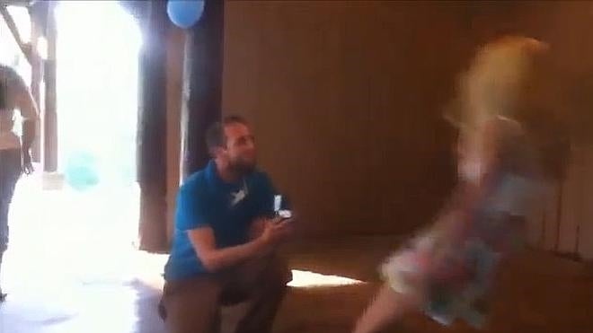 Se desmaya cuando le piden matrimonio
