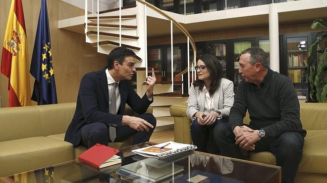 Sánchez negocia ya con Compromís su apoyo a la investidura