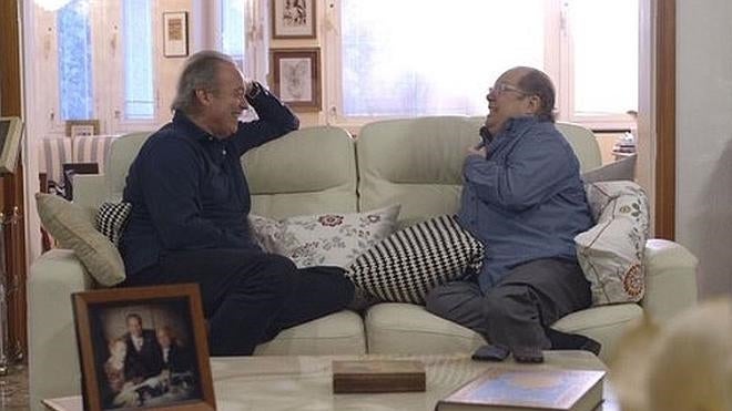 Arévalo habla con Bertín de la muerte de su mujer y de los problemas familiares