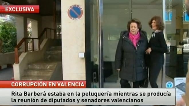 Rita Barberá, en la peluquería mientras los senadores y diputados se reunían con Puig