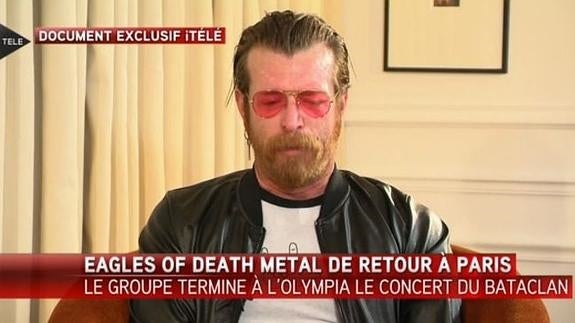 El líder de Eagles of Death Metal cree que la masacre se podía haber evitado «si todos tuvieran armas»