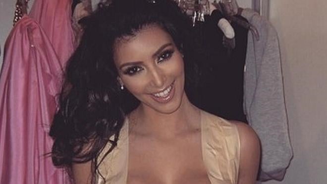 El sujetador 'cinta adhesiva' de Kim Kardashian