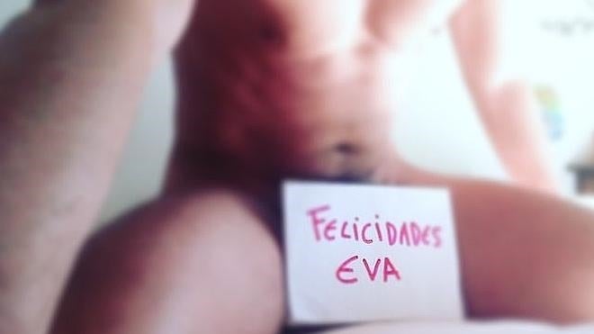 Paco León se desnuda y reta a Eva Hache