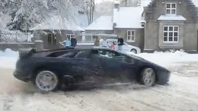 ¿Qué pasa si pones un Lamborghini al límite en plena nieve?