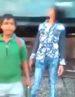 Un joven golpeado en la cabeza por un tren