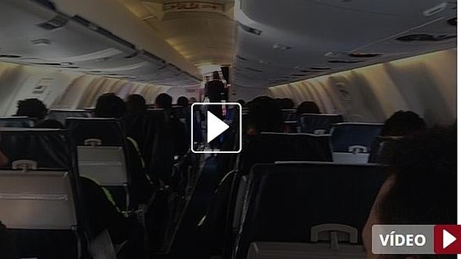 Peligroso aterrizaje del avión del Málaga CF en San Sebastián