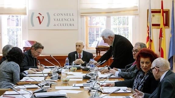 El Consell Valencià de Cultura acuerda que sus miembros renuncien de forma voluntaria si son imputados