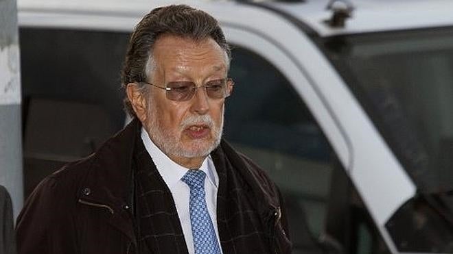 Alfonso Grau se acoge al derecho a no declarar ante el juez que investiga el presunto cohecho de Transvia