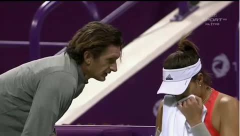 Garbiñe Muguruza paga su enfado con su entrenador: «Dime algo que no sepa»