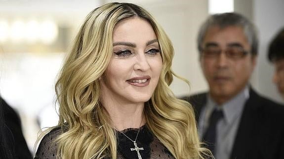 El hijo de Madonna se quedará en Londres con su padre