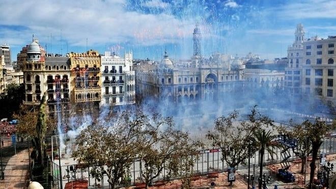 Vulcano se consolida en la plaza con una mascletà potente