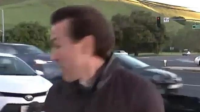 A punto de ser atropellado en directo