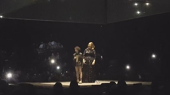 Adele cumple el sueño de una niña autista