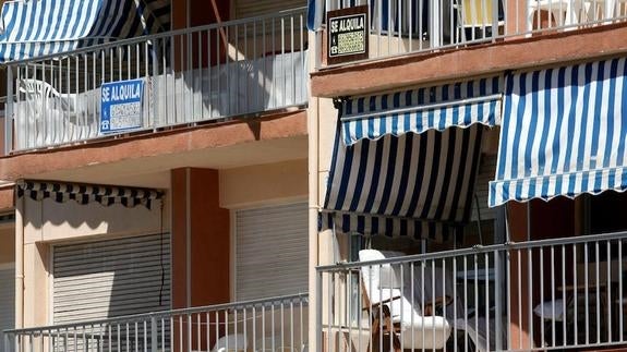 El Consell sancionará con hasta 30.000 euros a los bancos que no cedan pisos para alquiler social
