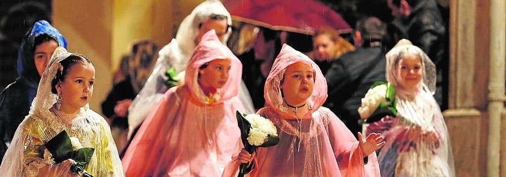 60.000 ramos vencen a la lluvia