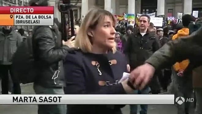 Una reportera de Antena 3, increpada en Bruselas
