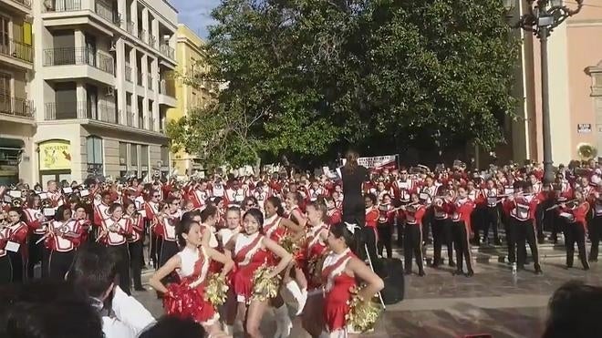 400 músicos de Ohio inundan de funk la Plaza de la Virgen