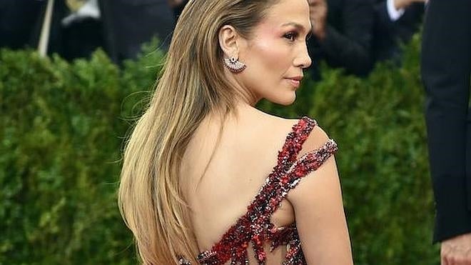 J. Lo afirma que no tiene el trasero asegurado