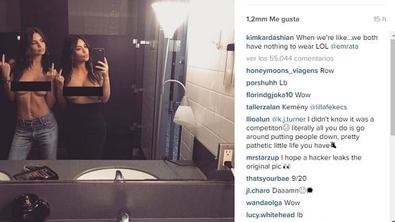 Kim Kardashian y Emily Ratajkowski posan en topless