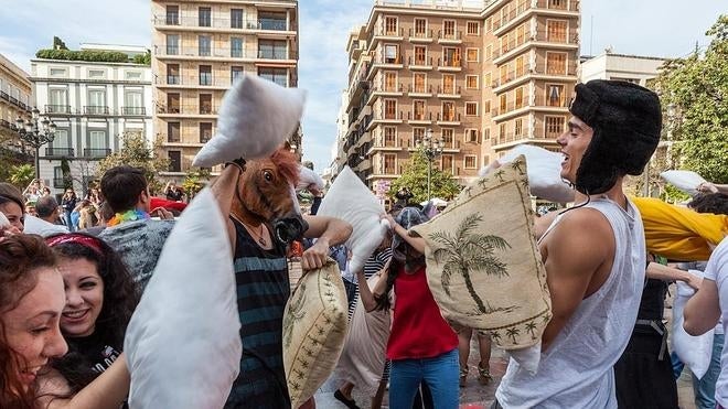 Vuelve la guerra de almohadas a Valencia