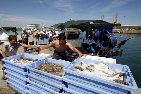 Los pescadores exigen al Consorcio la nueva cofradía prometida hace diez años