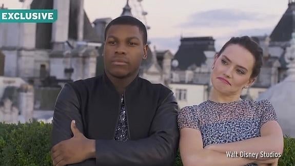 Los protagonistas de Star Wars rapean en el set de rodaje