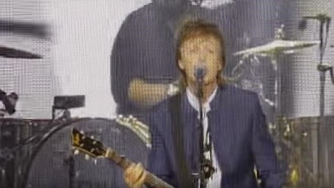 Paul McCartney toca 'A Hard Day's Night' 50 años después