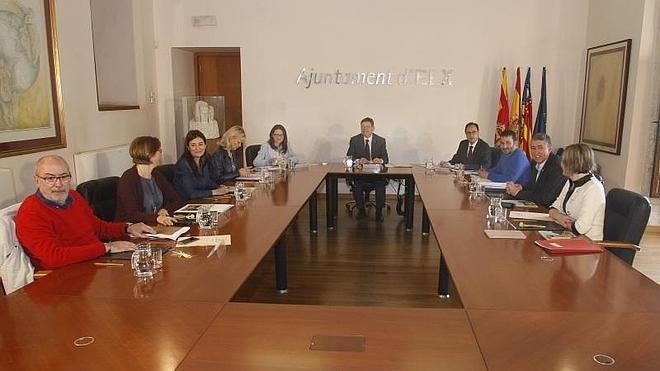 El Consell autoriza a la Abogacía a personarse en el procedimiento judicial abierto por la contratación de aviones de extinción de incendios