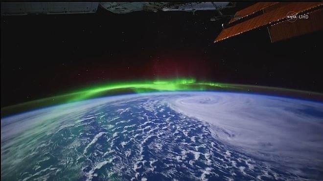 ¿Cómo se ve una Aurora Boreal desde el espacio?