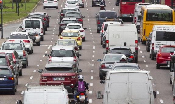 600.000 vehículos atascan a diario los accesos a Valencia