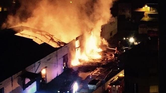 Espectacular incendio en una cooperativa de Alginet
