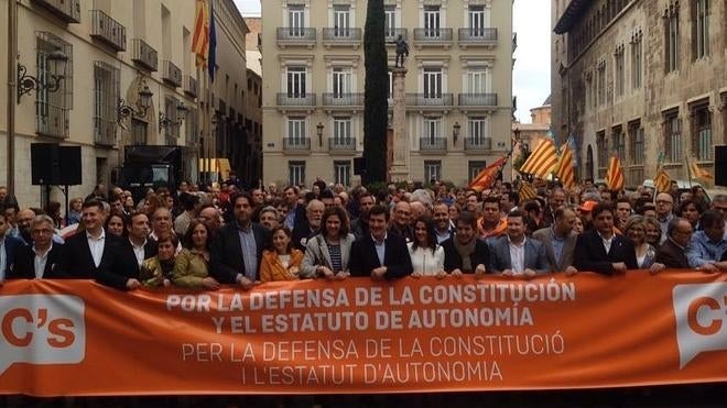 Concentración por la defensa de la Constitución y el Estatuto en Valencia