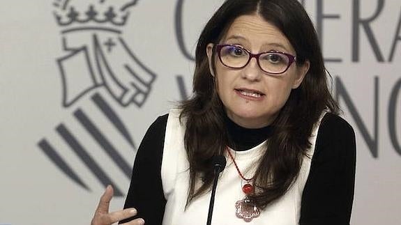 Oltra: «Me importan más las familias acogedoras que dar vueltas a la Senyera»