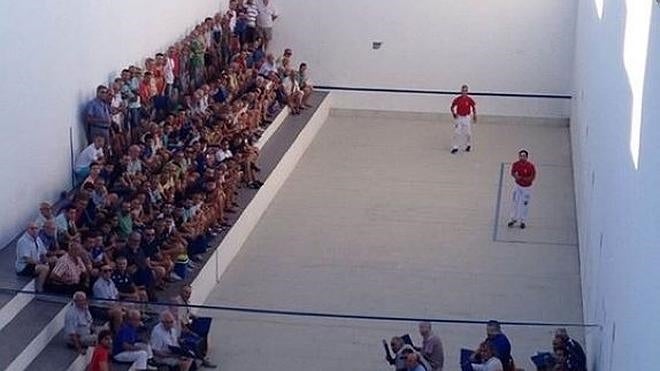 El trinquet de Ribarroja se ampliará para acoger partidas oficiales