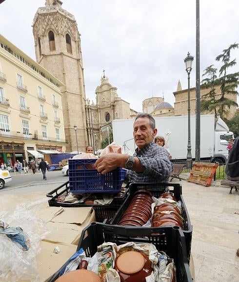 La escuraeta ya reluce en la plaza de la Reina