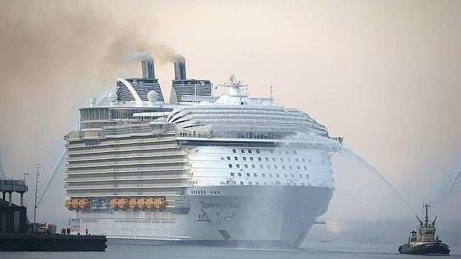El barco más grande del mundo llega a Reino Unido
