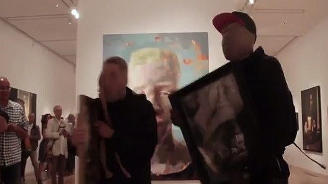 Encarcelan a 5 'youtubers' británicos por fingir atracos en dos galerías de arte