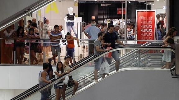 El Corte Inglés no abrirá de momento Hipercor y Nuevo Centro los domingos y festivos