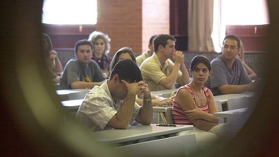 El Consell lanza las Becas Salario sólo para alumnos de las universidades públicas