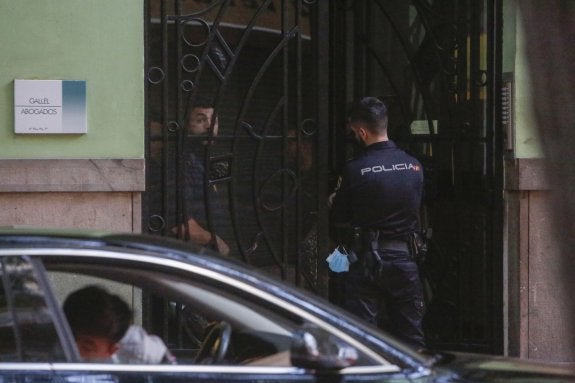 Los hermanos asesinados en la calle Císcar de Valencia estaban atados y rodeados de ambientadores