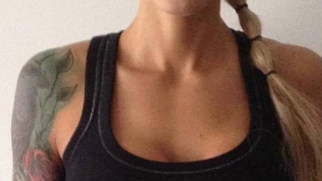 Un gimnasio obliga a una joven a cubrir su pecho por ser demasiado grande