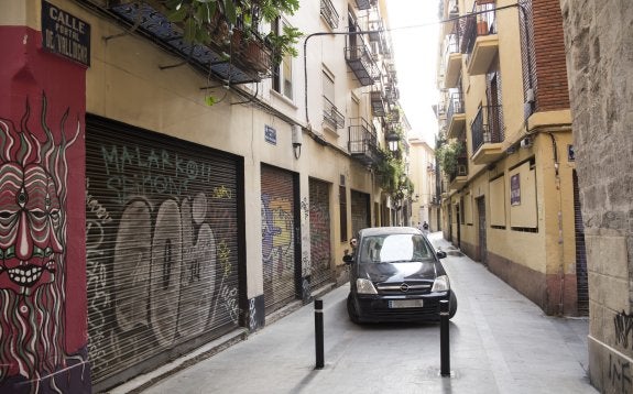 Una nueva restricción al tráfico de coches desata las críticas vecinales en el barrio del Carmen de Valencia