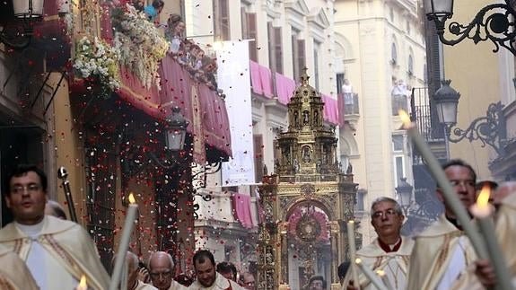 Valencia conmemora el Corpus Christi con procesiones y volteo a mano de las campanas del Miguelete