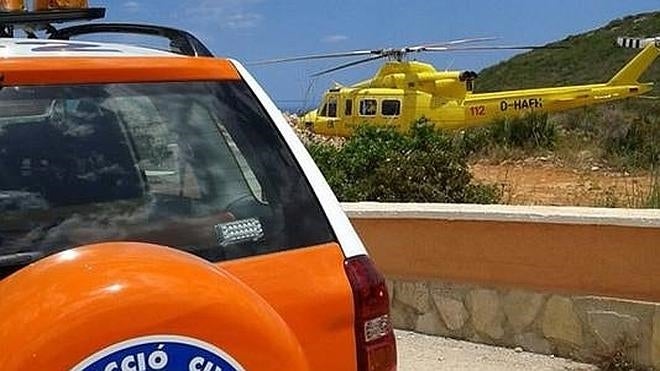 Rescate con helicóptero de un senderista junto a una cala nudista de Benitatxell