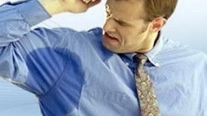 Cómo eliminar las manchas de sudor de la ropa
