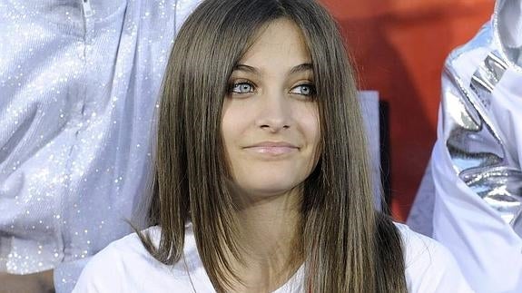 Paris Jackson se tatúa en honor a su padre