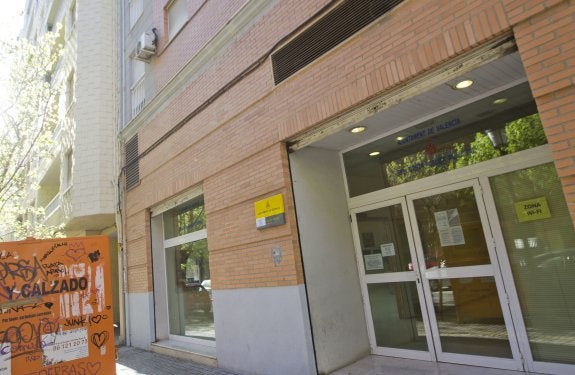 Rebelión vecinal contra los cierres de bibliotecas en decenas de distritos de Valencia