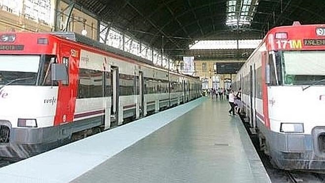 Renfe suprime otros seis trenes en Valencia por conflictos laborales con los maquinistas